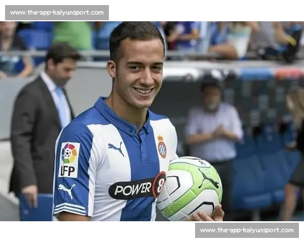 卢卡斯：伤病淬炼与欧冠荣耀的双面赛季